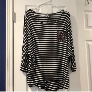 High low 3/4 Sleeve Top 
Vanity